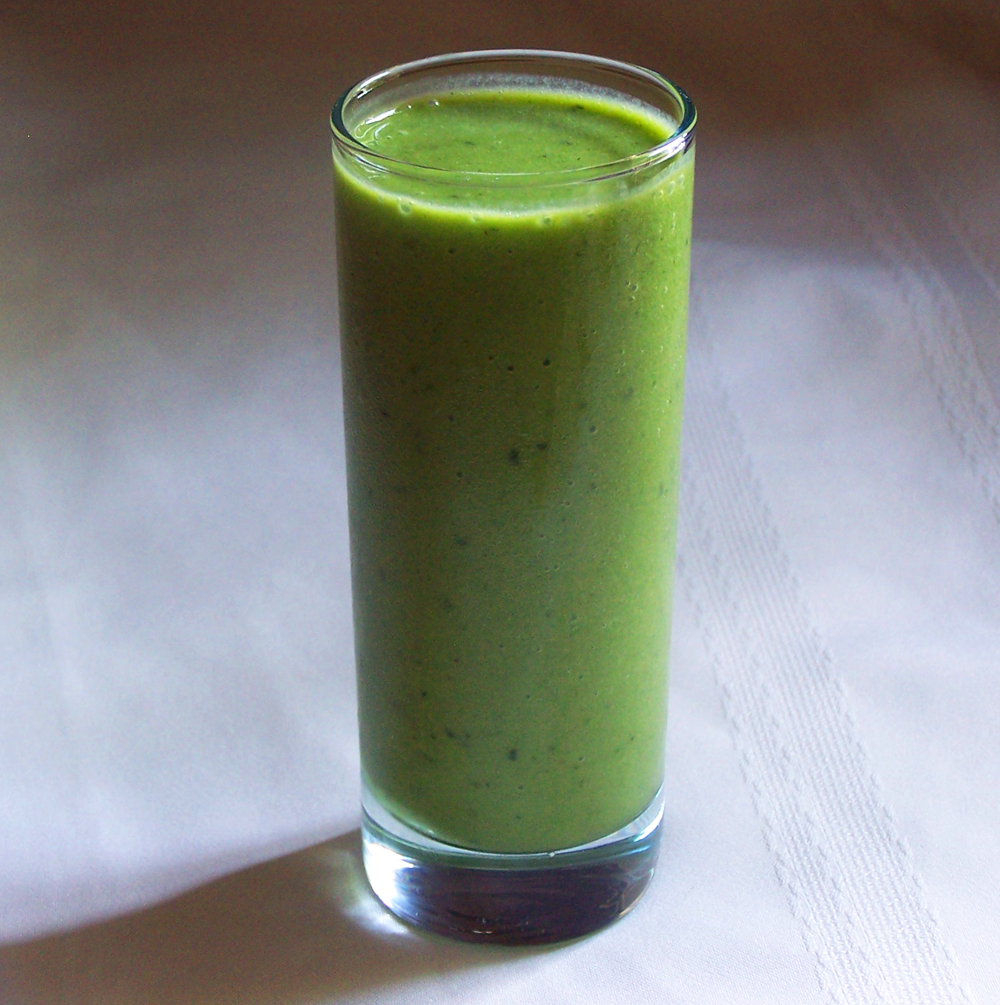 green grape kale and frozen banana smoothie