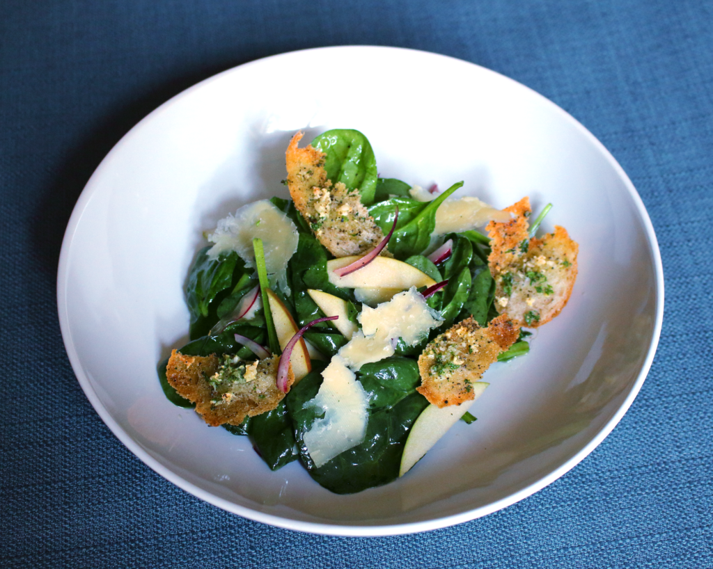apple cheddar spinach salad with apple cider vinaigrette and garlic parsley croutons